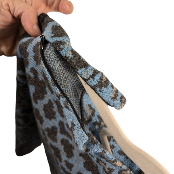 Classic St. John Animal Print Mock Neck Wool Blend Sleeveless Sweater Size P - Picture 8 of 14